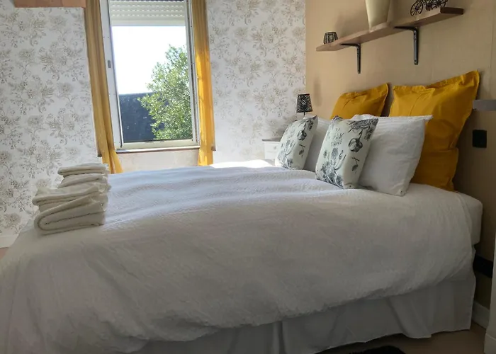 ベッド・アンド・ブレックファスト Welcoming And Peaceful Fougerolles-du-Plessis